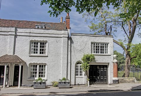 Shelley Lodge