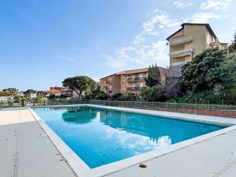 Swimming Pool, Residential Area, Apartment, Resort, Human Settlement, Thermae, Hotel, Estate, Villa, Condominium