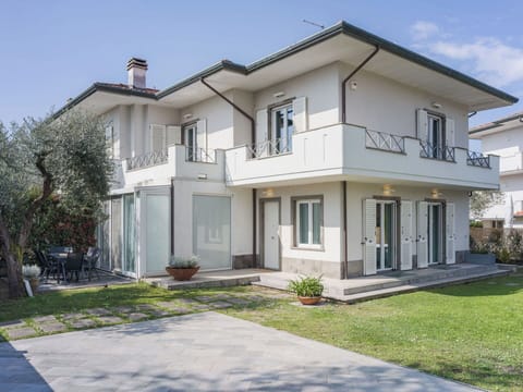 Apartment, Urban Design, Condominium, Concrete, Balcony, Daylighting, Plaster