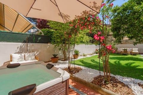 Outdoor spa tub