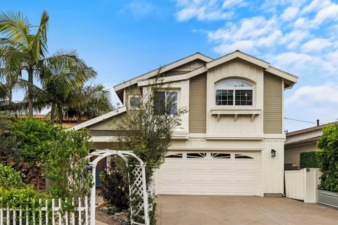 2 - Car Garage with long Driveway