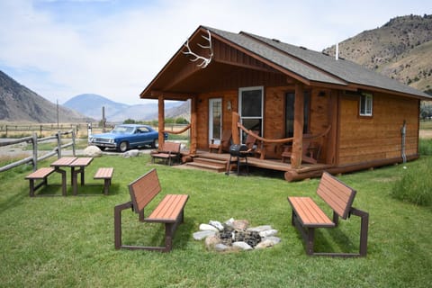 A nice fire pit and lawn furniture in the front yard of the Electric Peak Cabin