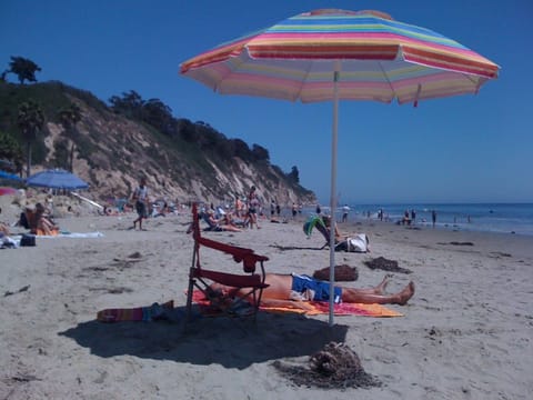 Beach nearby, sun loungers, beach towels