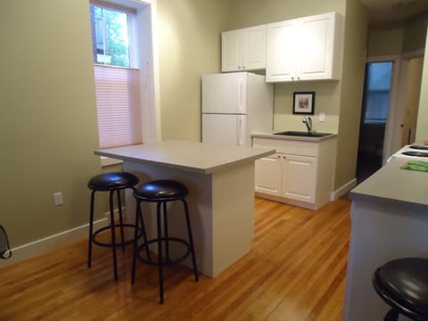 Private kitchen | Fridge, microwave, oven, stovetop