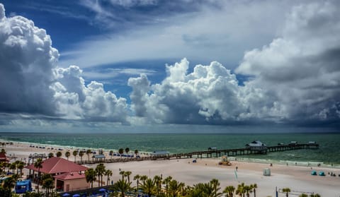 Beach nearby, sun loungers, beach towels