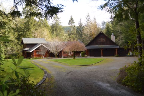 2 Luxury Log Cabins on Sol Duc River