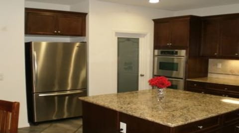 Stainless Steel  & Granite Paradise for the ultimate Chef & Baker. Cook & Enjoy