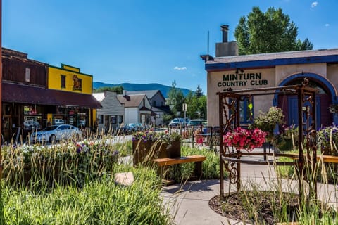 The apartment is located in the heart of the Restaurant district.