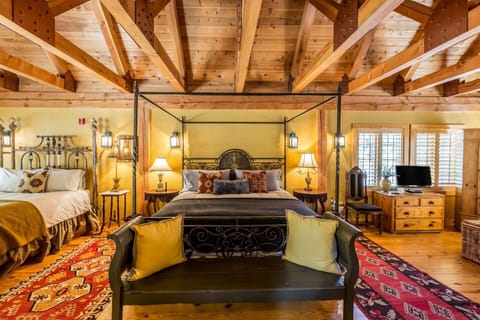 The apartment is located in the heart of the Restaurant District.