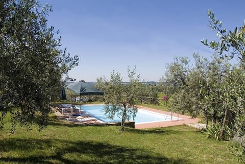 The Swimming-Pool: PRIVATE !!! REALLY ONLY TO BE USED BY GUESTS RENTING "LINDA".