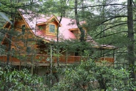 Redbird Retreat - secluded, with creek & waterfall