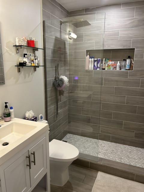 Combined shower/tub, hair dryer, towels, soap