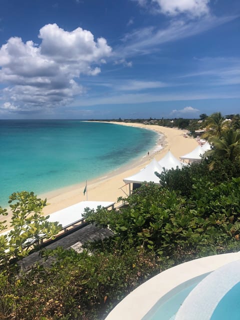 Beach nearby, sun loungers, beach towels