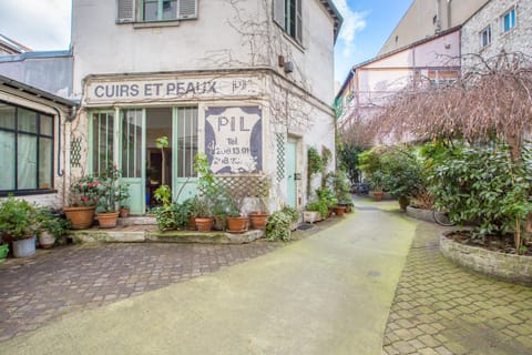 The Loft entrance from the private alley (after main entrance on the street)
