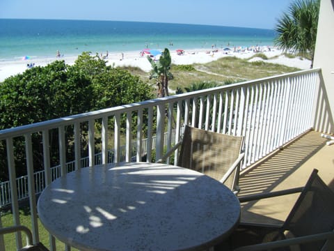 Large balcony directly on the beach