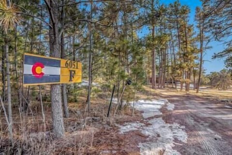 Private entry off of Tobin Rd