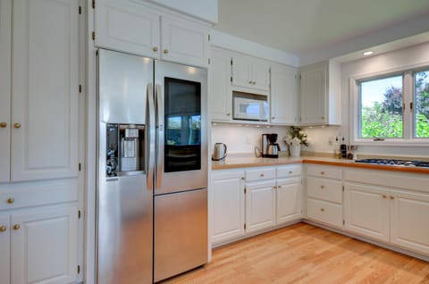 Kitchen high-end appliances