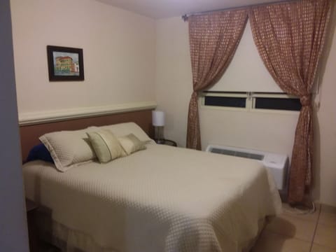 2 bedrooms, in-room safe, desk, iron/ironing board