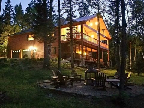 Welcome to Elk Glade. A mountain lodge of your very own