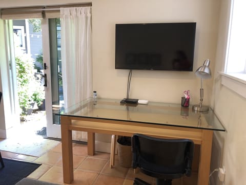 LR desk with 4K Smart TV, entrance, skylight, fan 