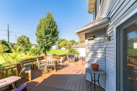 Relax on the treated wooden deck or stroll through the manicured tropic garden.