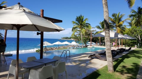 Outdoor pool, an infinity pool