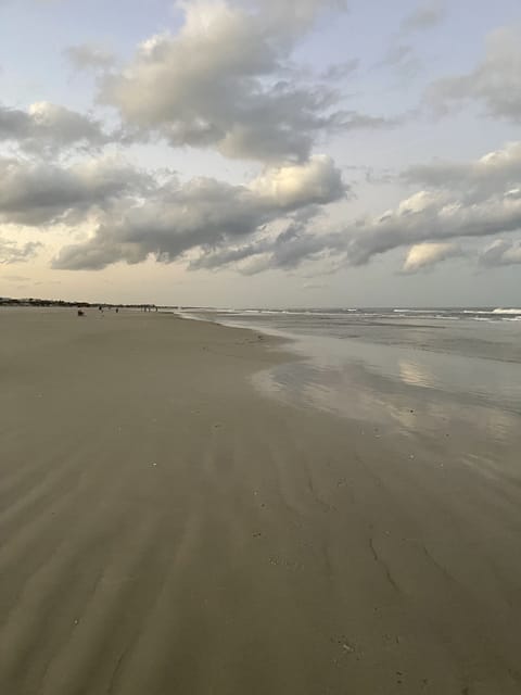 Beach nearby, sun loungers, beach towels