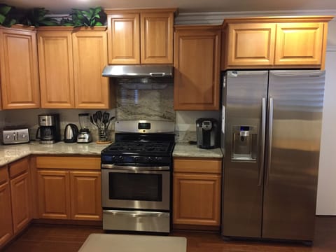 Fully stocked kitchen, stainless steel appliances. Great eating experience!