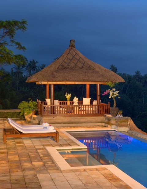 Outdoor pool, an infinity pool