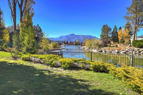 fenced back yard, Pet friendly