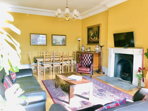 24 foot Drawing Room with Flat Screen Plasma TV