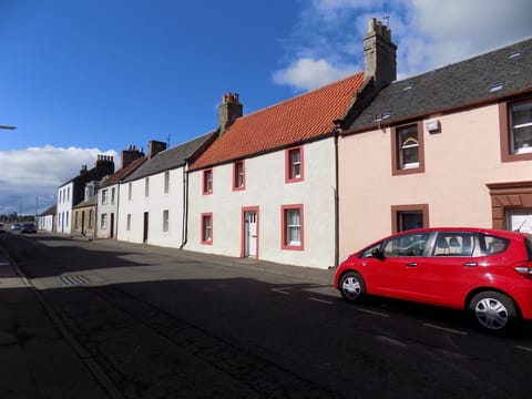 Pretty terraced cottages in Colinsburgh