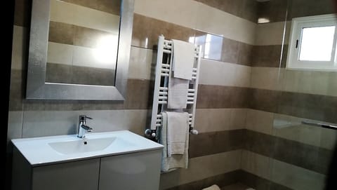 Combined shower/tub, hair dryer, towels, soap