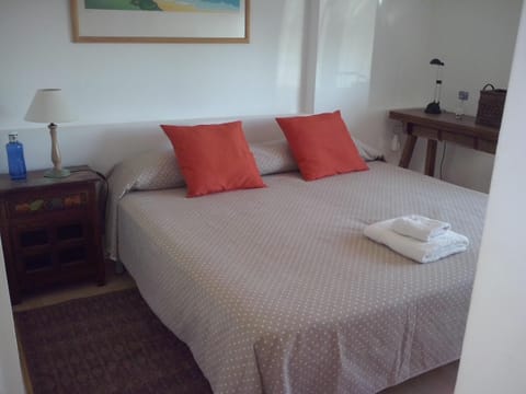 In-room safe, iron/ironing board, free WiFi, bed sheets