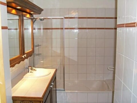 Combined shower/tub, hair dryer, towels, toilet paper