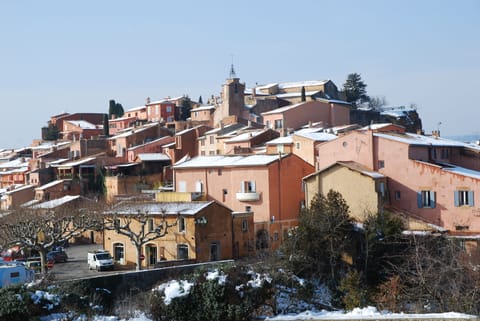 Roussillon from the starting point of the Sentier des Ocres