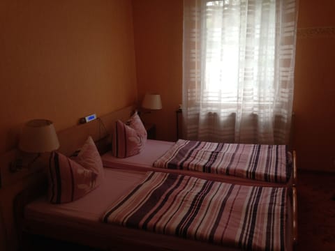 2 bedrooms, cribs/infant beds, WiFi, bed sheets