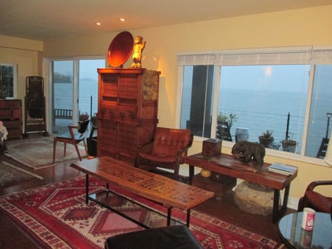 Furnished by the amazing Guillermina Emy LaFever  with exquisite Asian antiques!