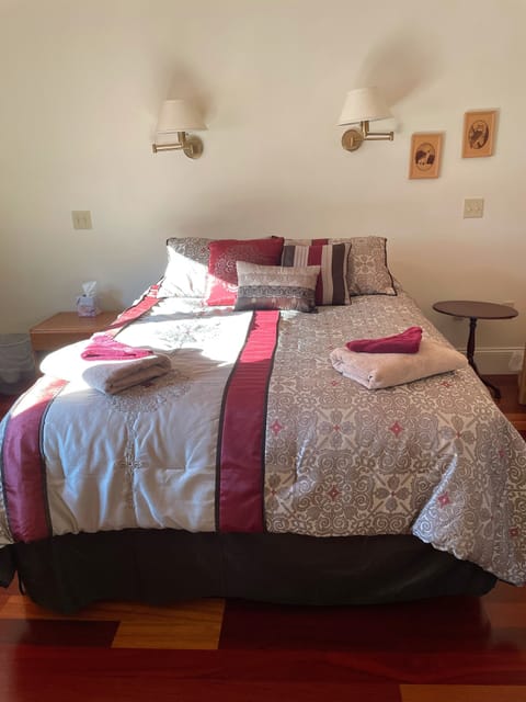 Master bedroom with Queen bed