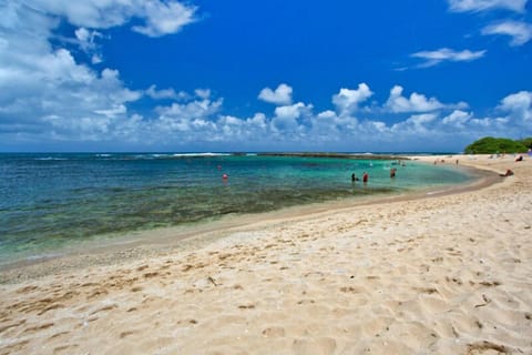 Beach nearby, sun loungers, beach towels