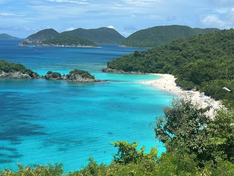 Beach nearby, sun loungers, beach towels