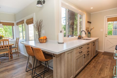 Breakfast bar and kitchen