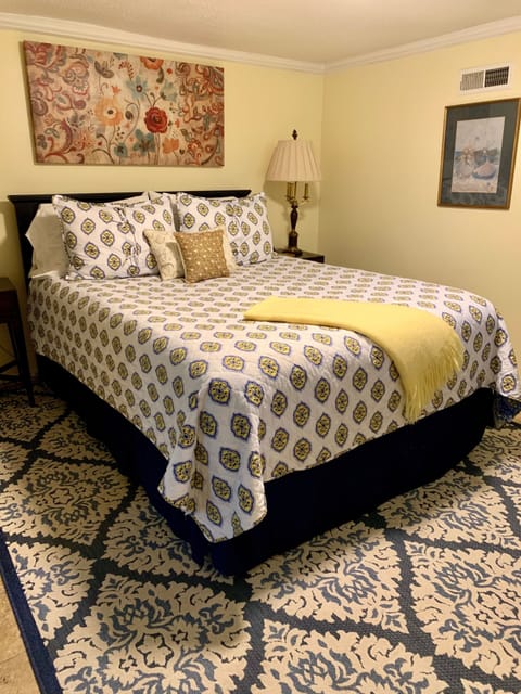 High-end luxurious Queen mattress & bedding. 