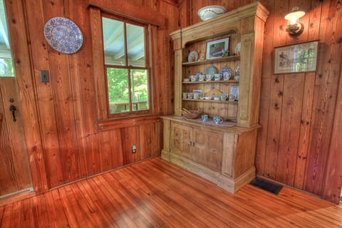 Dining area hutch