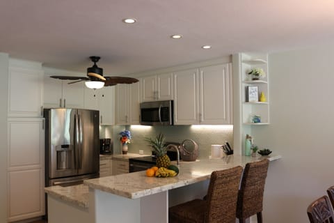 full size kitchen with breakfast bar, new appliances