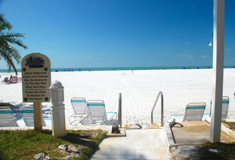 Beach nearby, sun loungers, beach towels