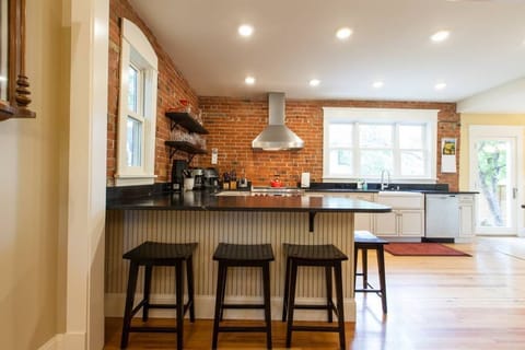 Four people can sit around the bar during meal prep.
