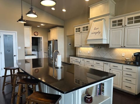 Kitchen and breakfast bar