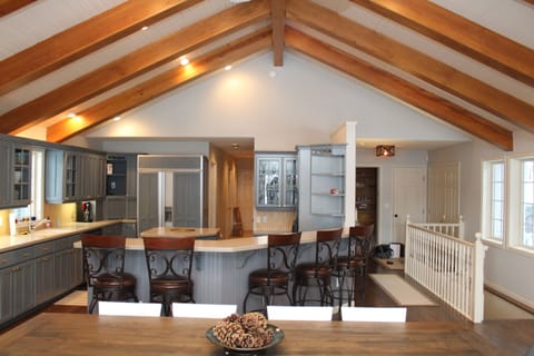Dining Area looking into kitchen.