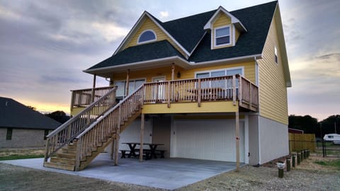 Large deck for lots of outdoor living!